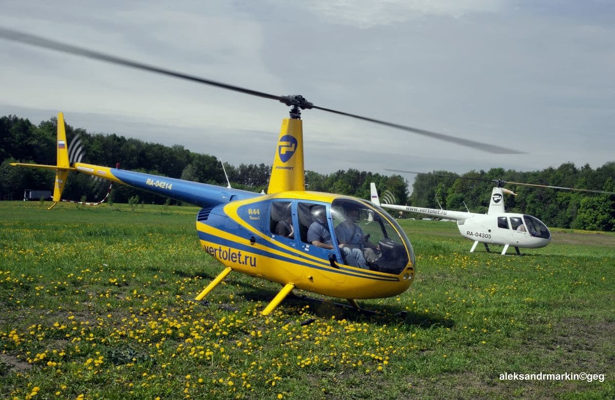 Вертолёт Robinson R44. Иллюстративное фото: Aleksandr Markin / CC BY-SA 2.0 / Wikimedia Commons