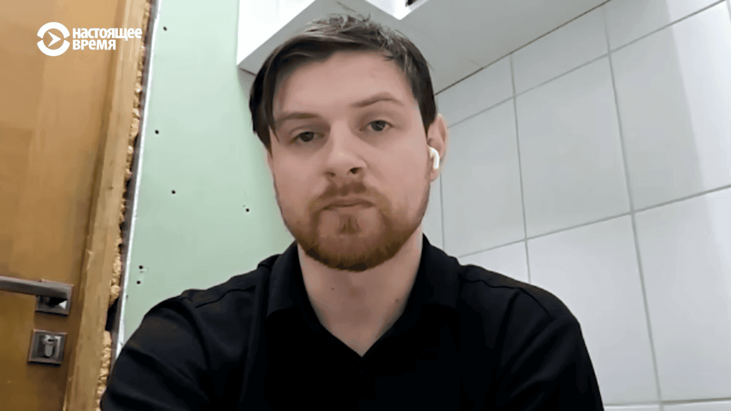 Евгений Коробов даёт интервью. Скриншот: «Настоящее Время» / YouTube