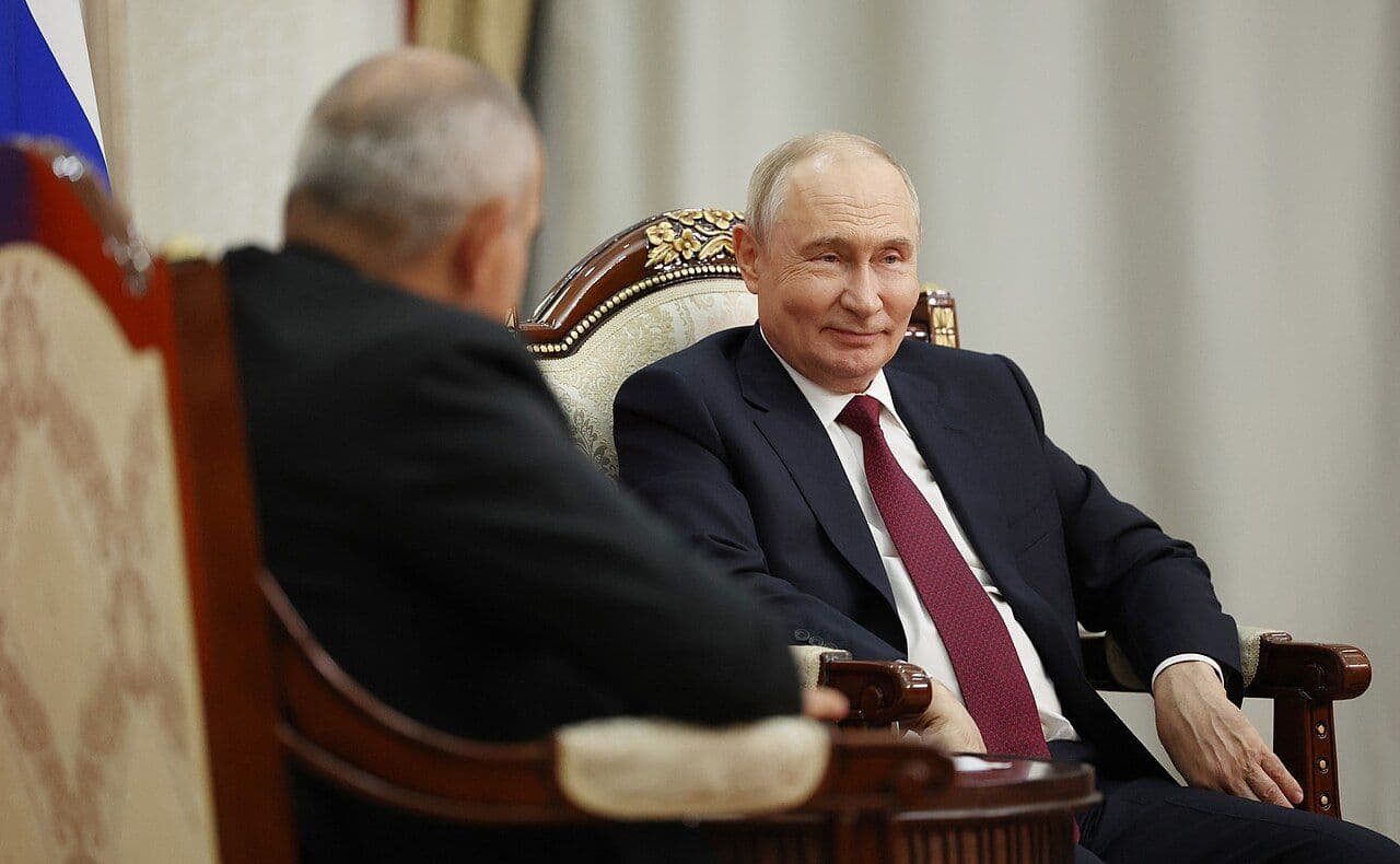 Статья Путина повесят