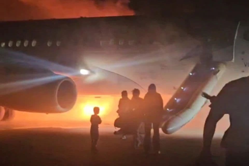Возгорание на борту SSJ в аэропорту Антальи. Скриншот: соцсети