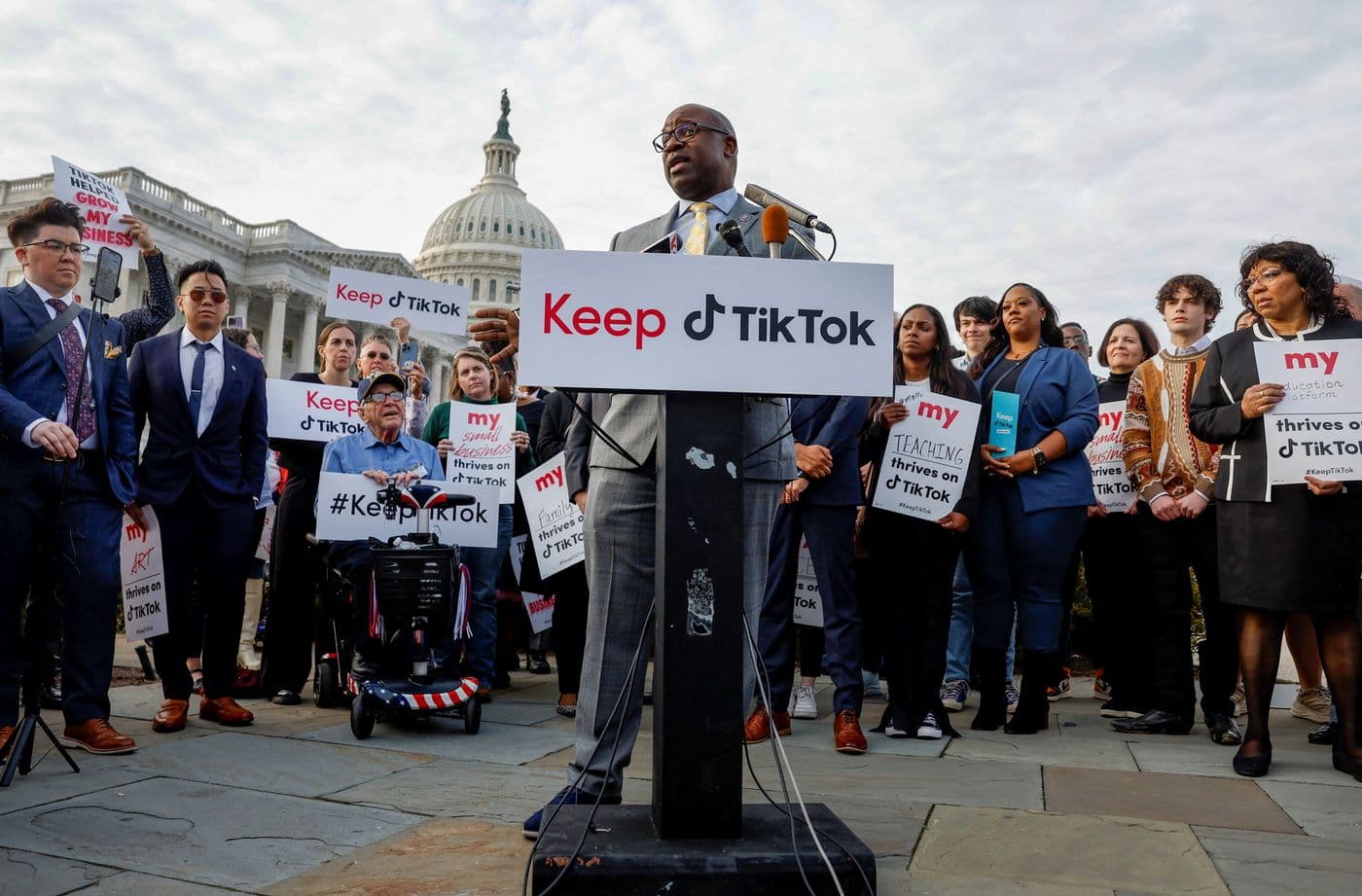 Пикет против блокировки TikTok в Вашингтоне. Фото: EVELYN HOCKSTEIN / Reuters / Forum