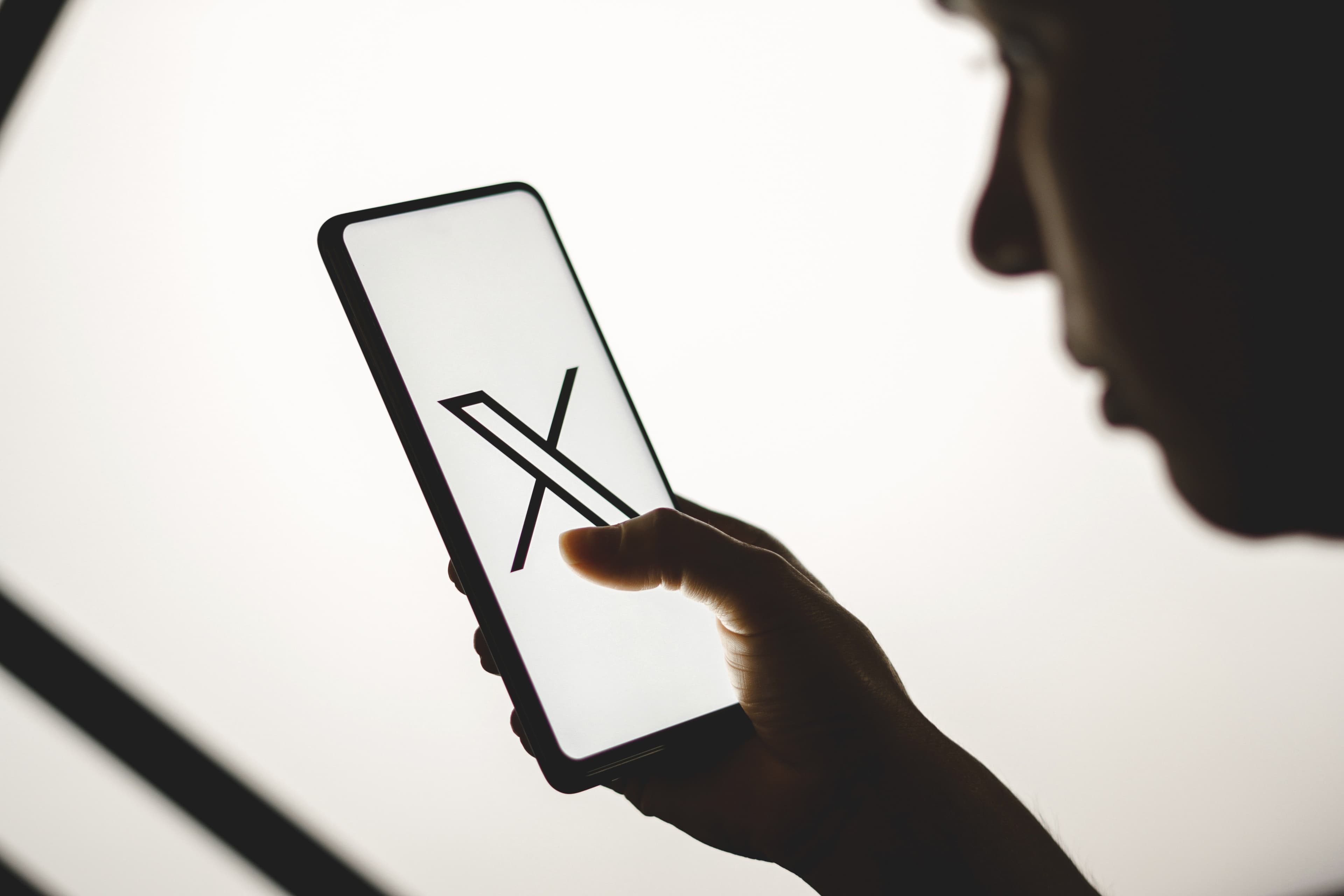 Статья Вавилонский Твиттер. Как автоперевод твитов объединил людей по всему миру