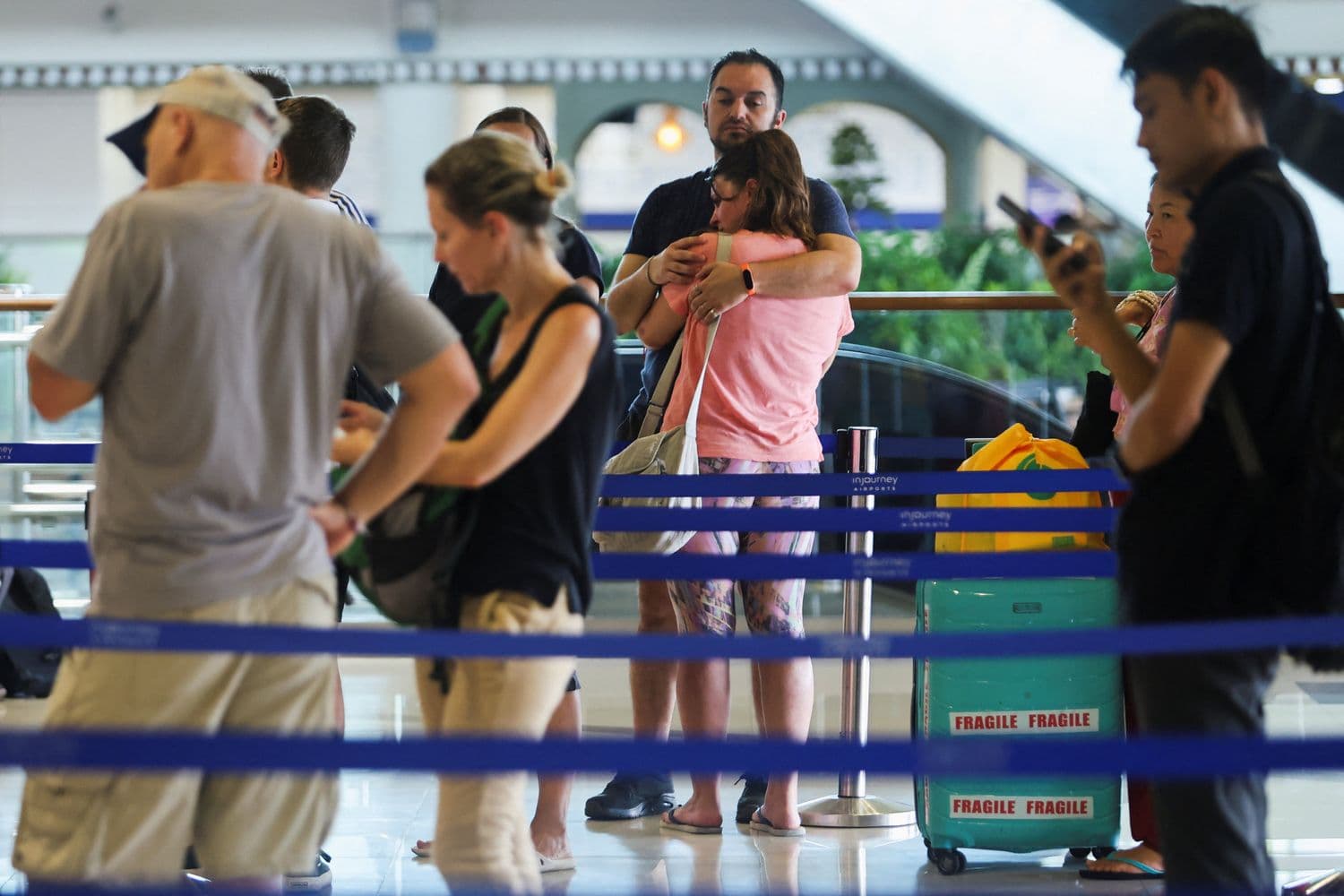 Застрявшие пассажиры в аэропорту Дубая. Фото: Johannes P. Christo / Reuters / Forum