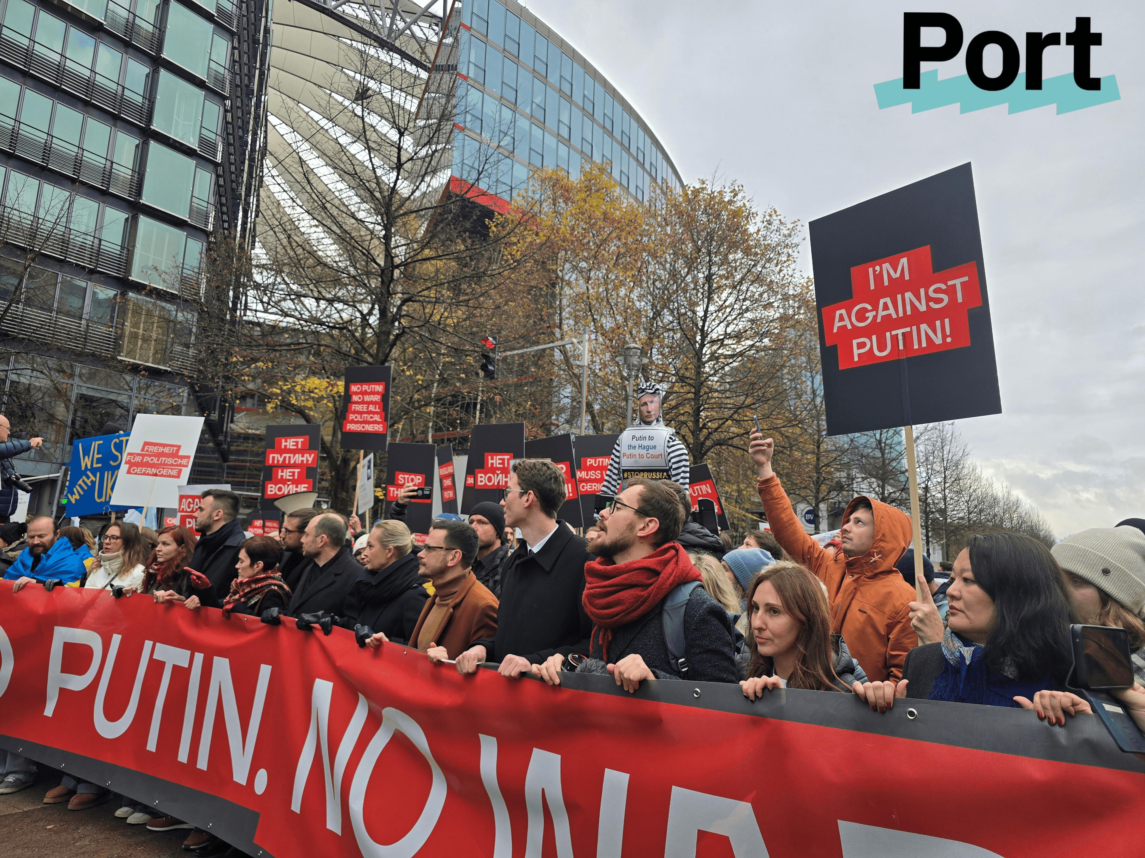 Митинг россиян в Берлине. Фото: Port