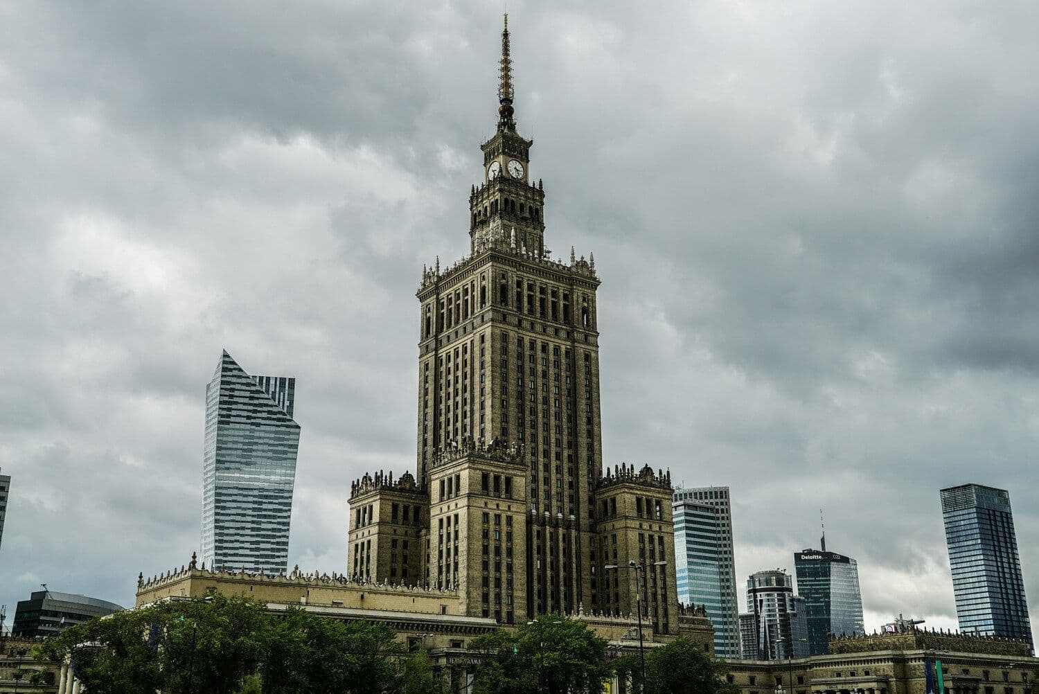 Дворец науки и культуры в Варшаве. Иллюстративное фото: JEREMY MALECKI / Unsplash