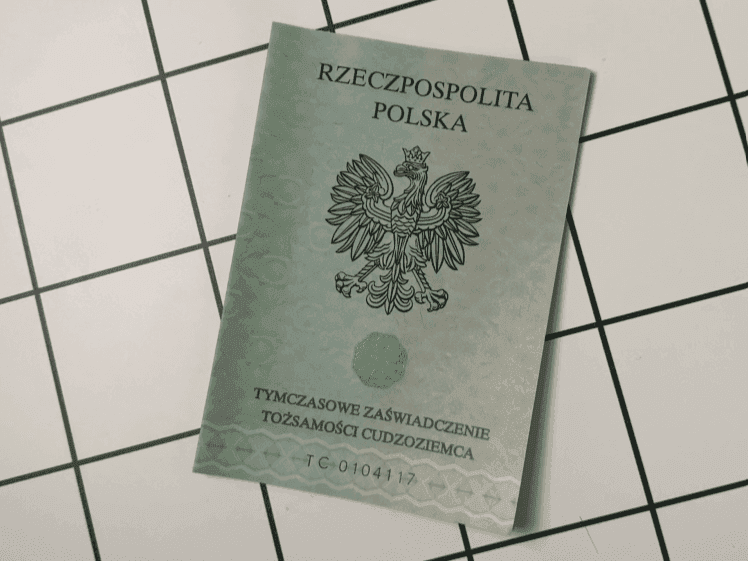Временное удостоверение личности соискателя международной защиты в Польше. Фото: Port