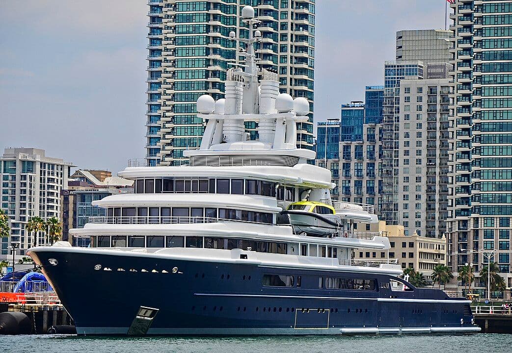 Мегаяхта Luna, принядлежащая компании Абрамовича Blue Ocean Yacht Management. Фото: Wikimedia Commons