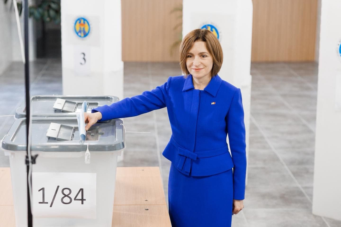 Майя Санду голосует. Фото: Facebook