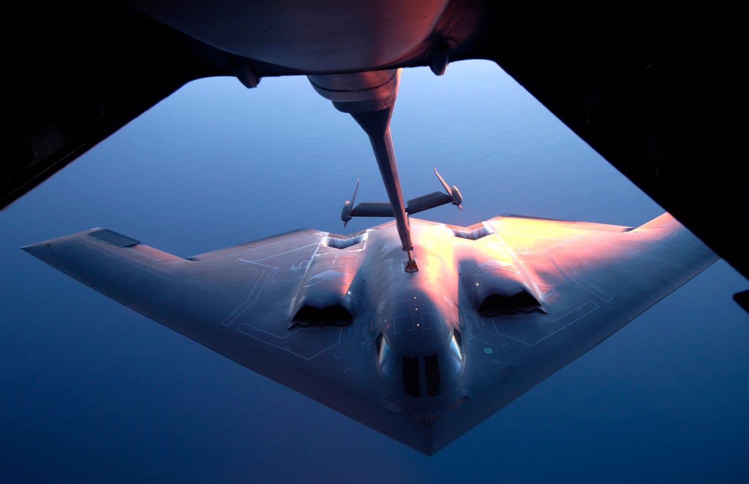 Бомбардировщик B-2 Spirit. Иллюстративное фото: U.S. Air Force photo/Tech. Sgt. Shane A. Cuomo / Wikimedia Commons