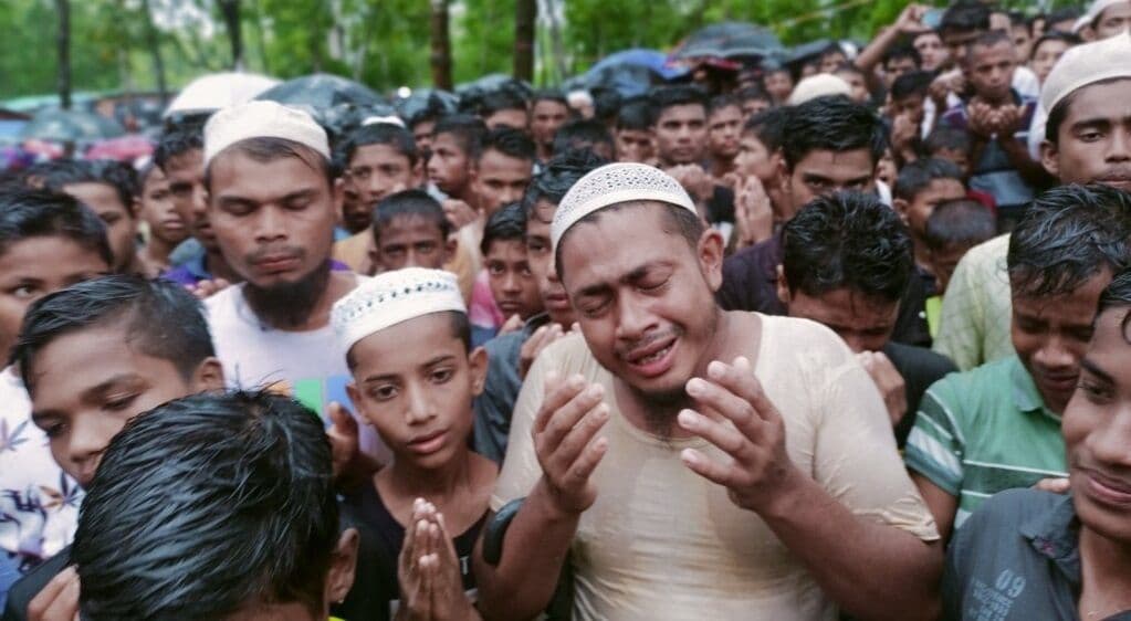Фото: Rohingya refugees gathered on Genocide Remembrance Day / Wikimedia Commons