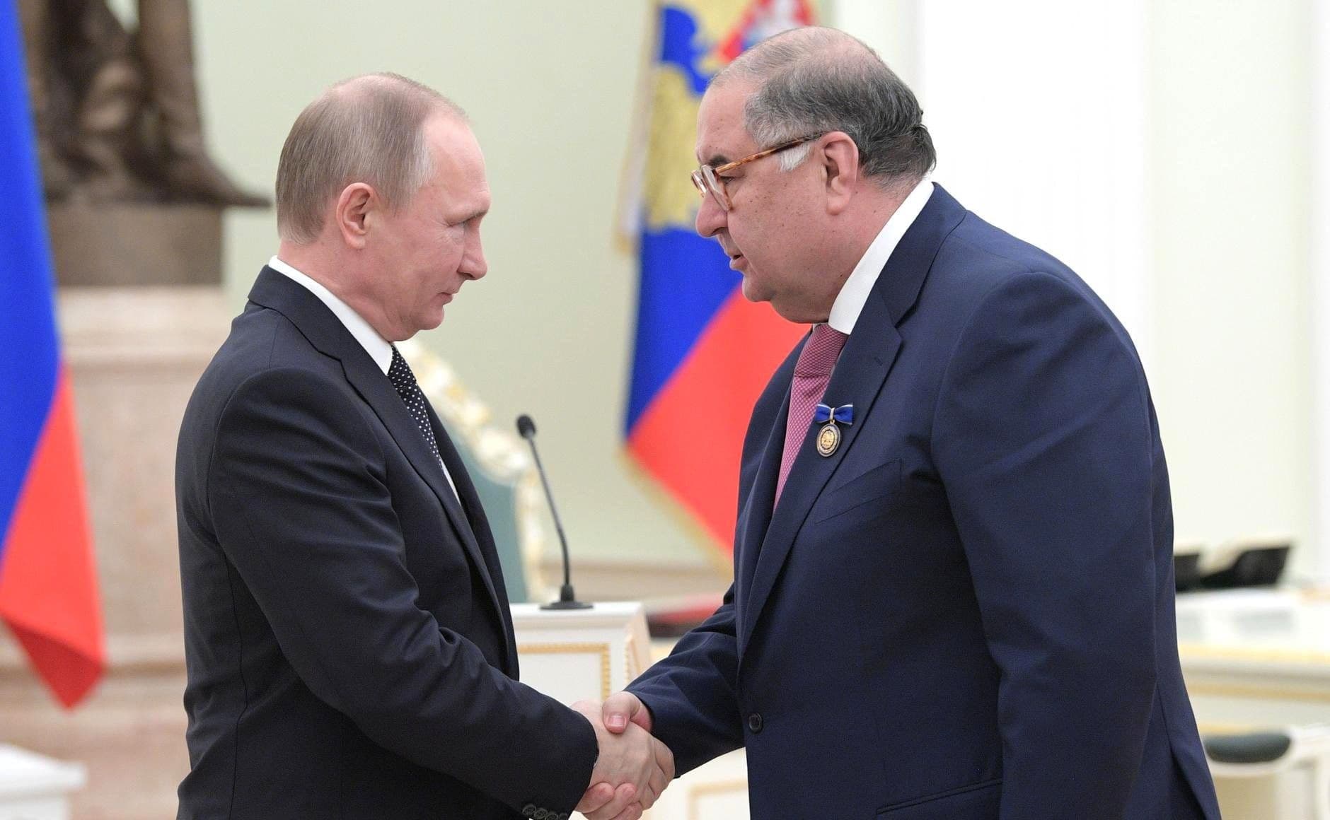 Путин награждает Усманова. Фото: Пресс-служба президента России