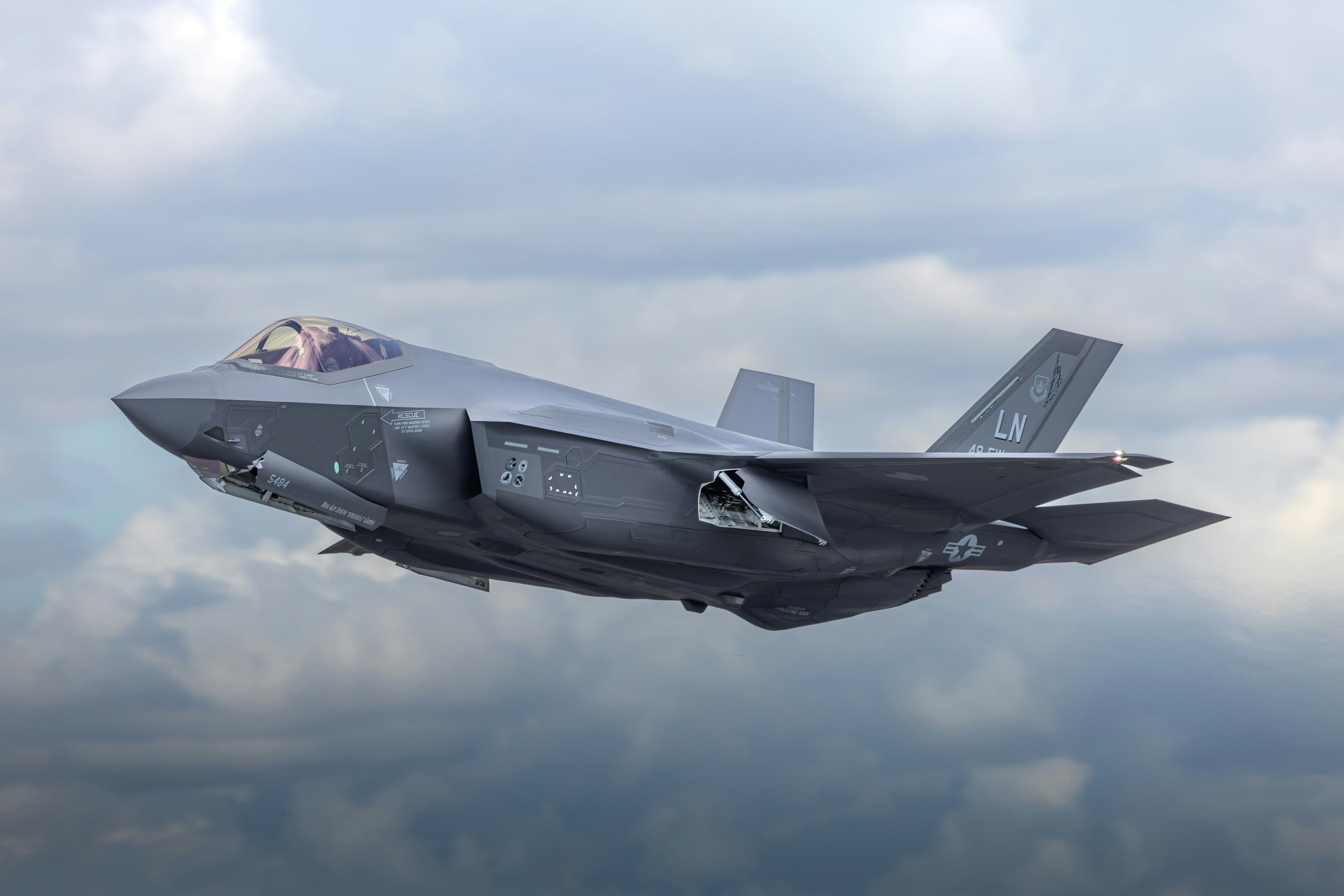Истребитель F-35. Иллюстративное фото: David Hili / Unsplash