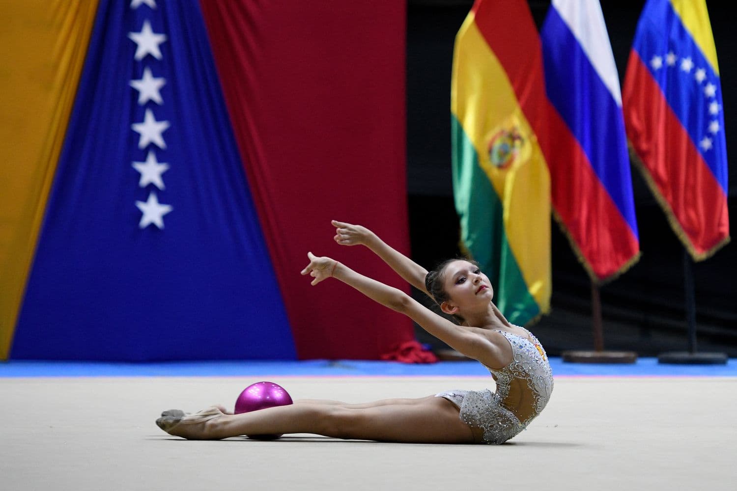 Соревнования по гимнастике в Венесуэле. Иллюстративное фото: GABY ORAA / Reuters / Forum