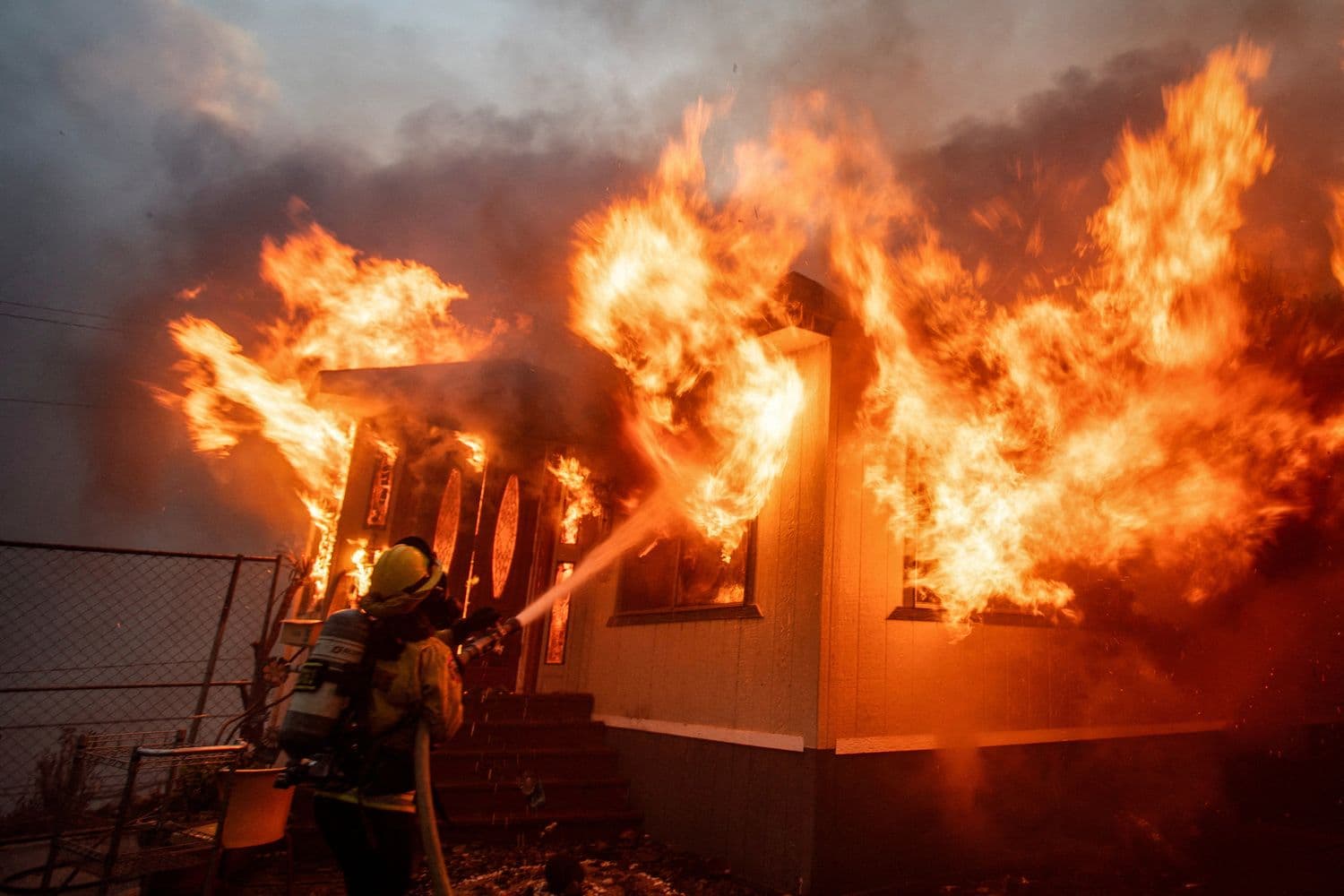 Пожар в Лос-Анжелесе. Фото: Ringo Chiu / Reuters / Forum