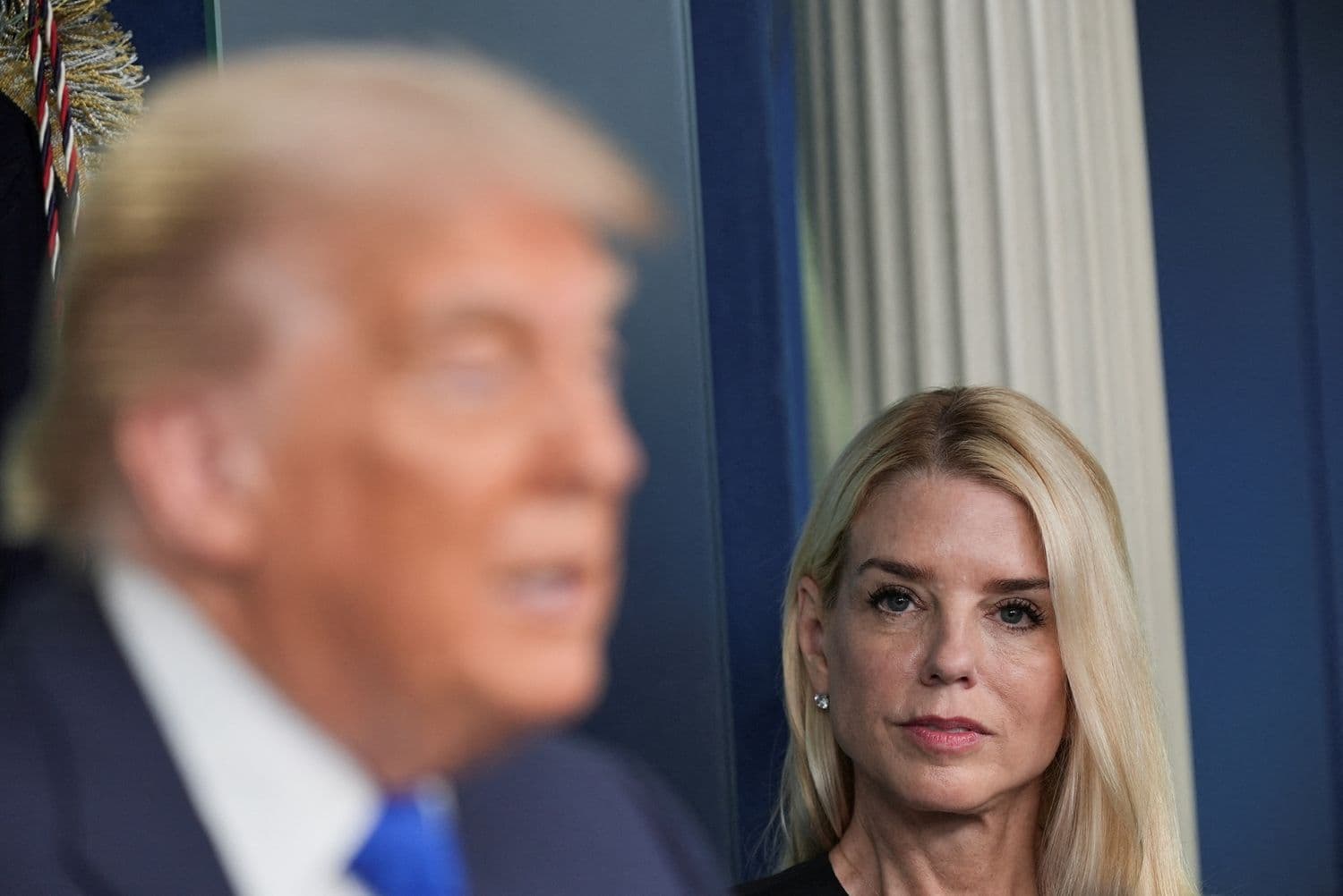 Пэм Бонди и Дональд Трамп. Иллюстративное фото: Ken Cedeno / Reuters / Forum