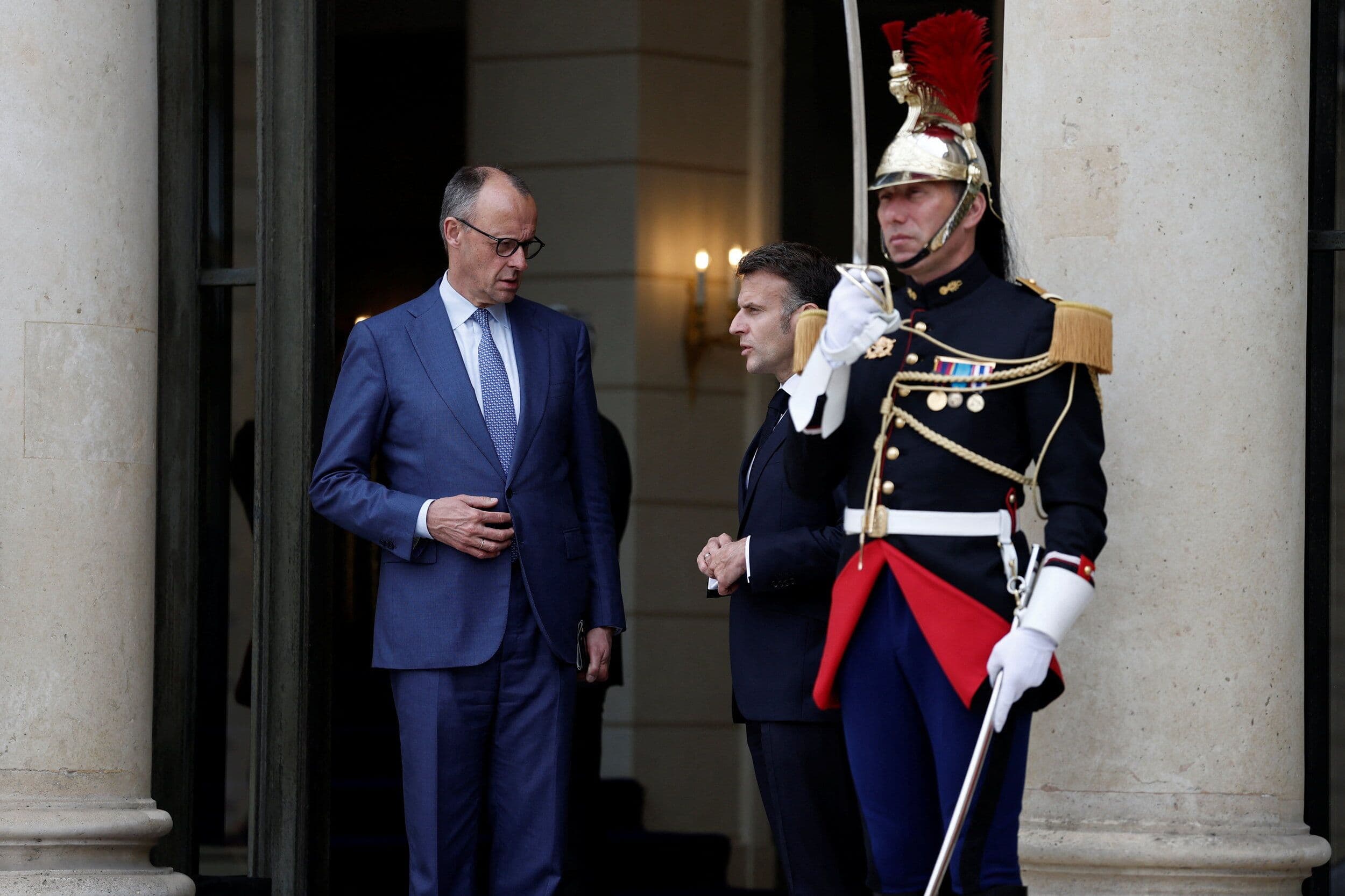 Макрон и Мерц в Лондоне. Фото: Benoit Tessier / Reuters / Forum