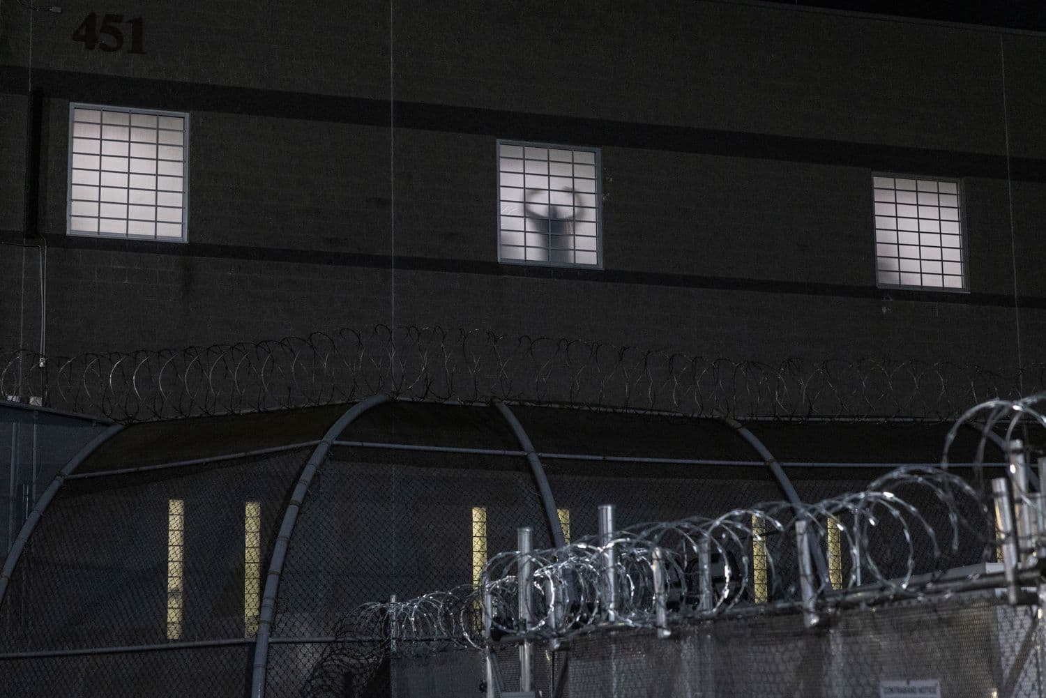Задержанный в центре ICE. Иллюстративное фото: Caitlin Ochs / Reuters / Forum