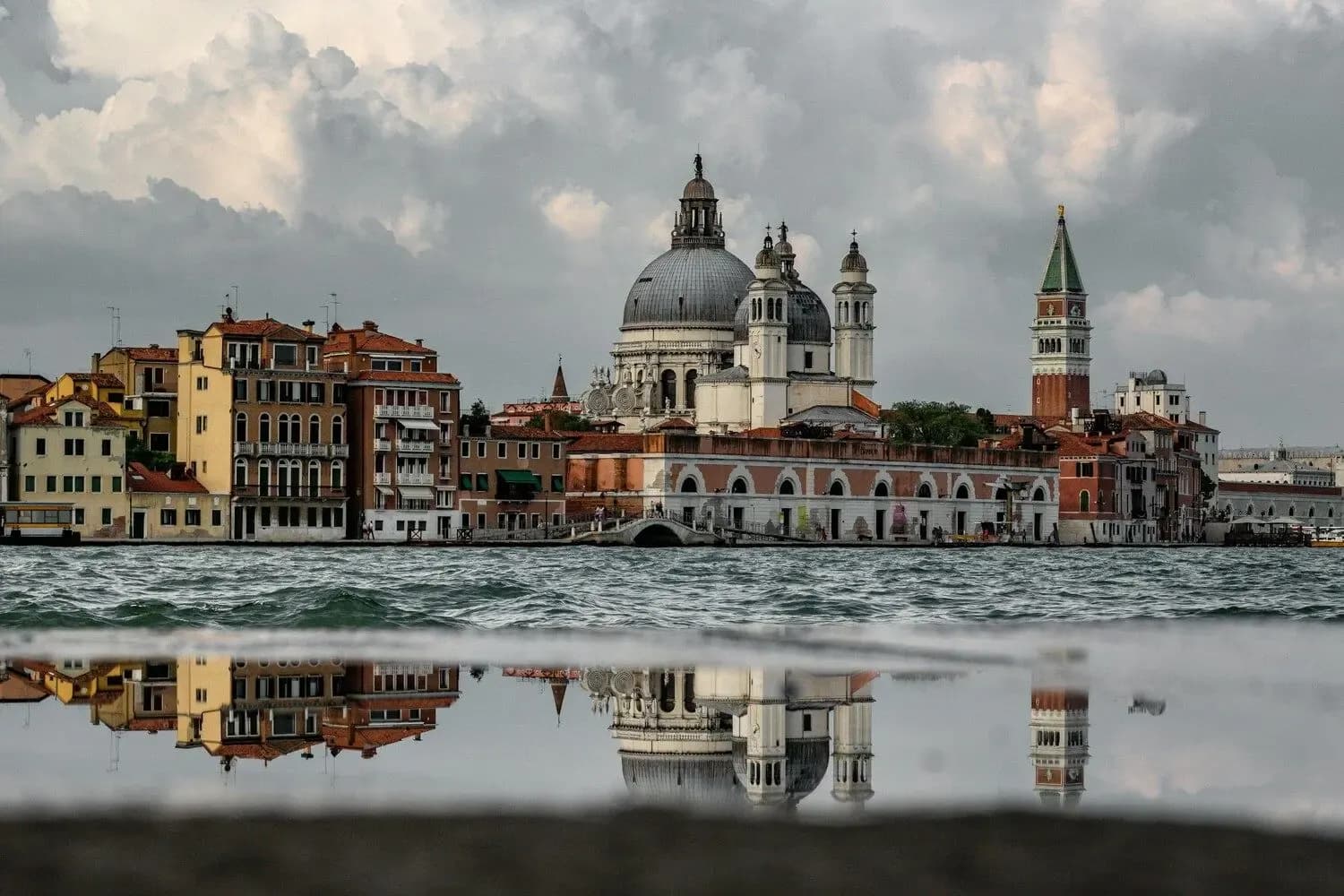 Венеция. Иллюстративное фото: Ludovico Lovisetto / Unsplash