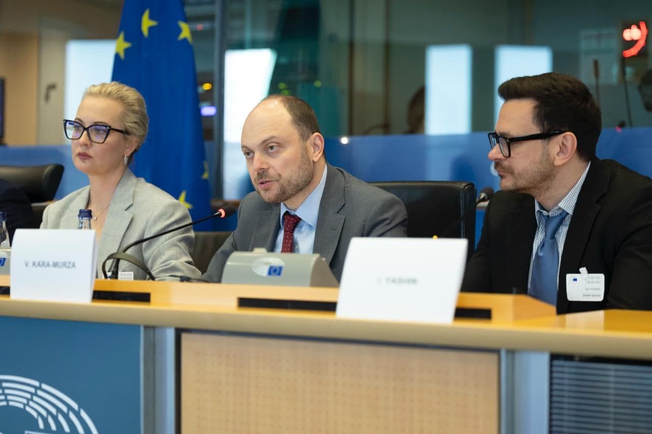 На слушаниях в Европарламенте. Фото: Илья Яшин / Телеграм